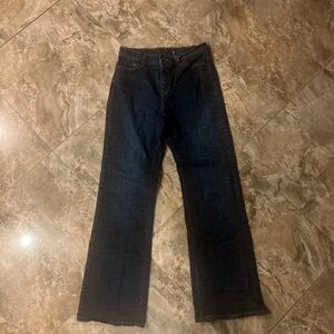 Levi’s Classic Straight Leg Blue Denim Jeans l Waist 30” Inseam 31” l Cute Back